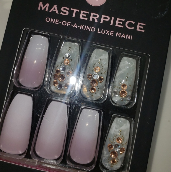 KISS Masterpiece luxe nails - Picture 4 of 4